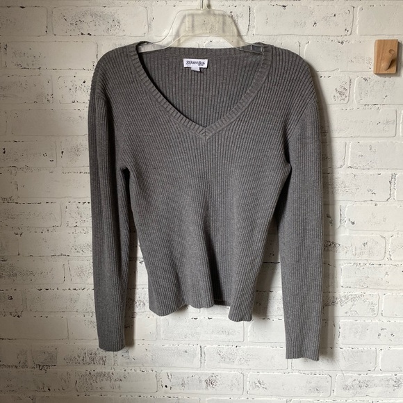 St. John’s Bay sweater - Picture 1 of 4